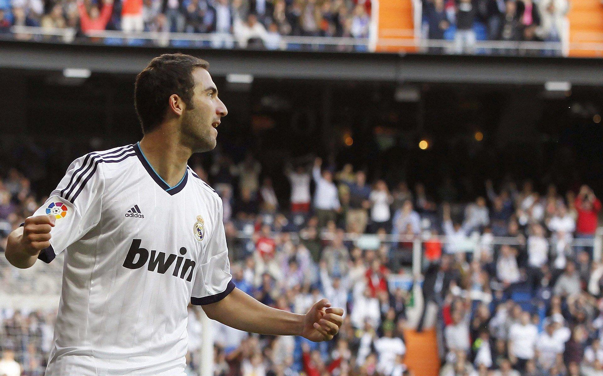 纳达尔鏖战五盘逆转晋级 法网再现经典对决