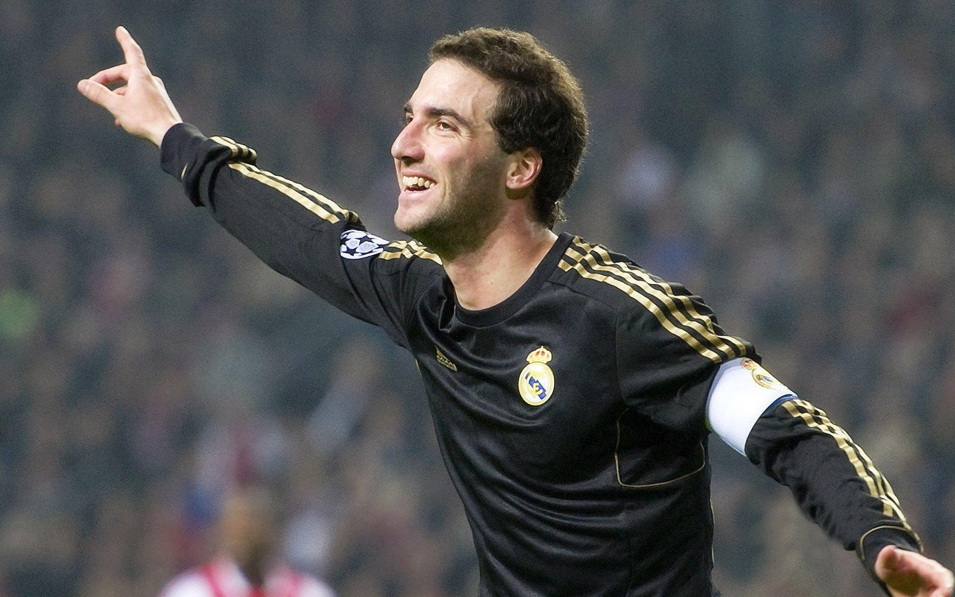 德甲联赛激战正酣,拜仁慕尼黑紧追勒沃库森争冠悬念迭起