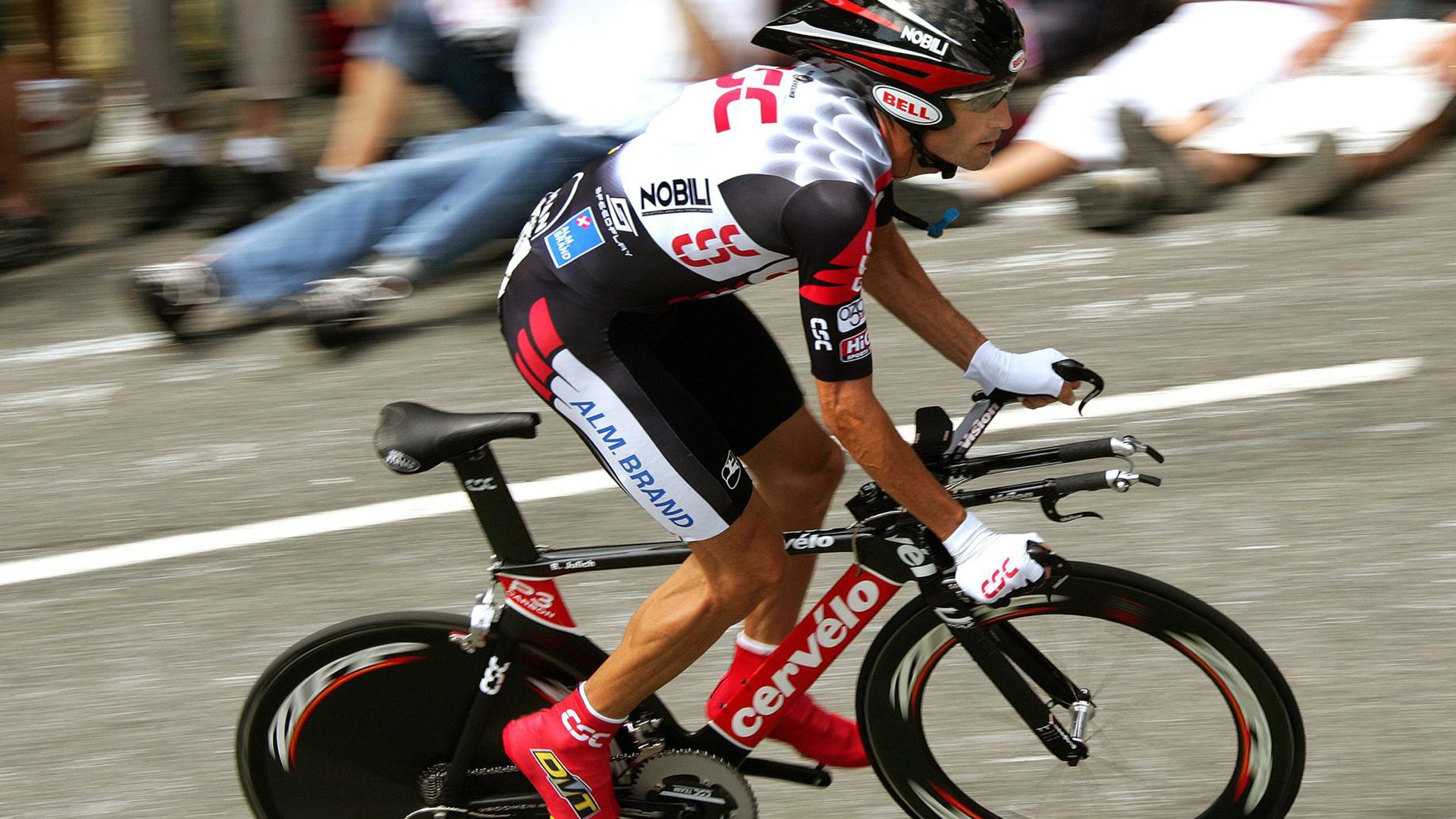 NBA季后赛激战正酣 东西部豪强争夺总决赛门票