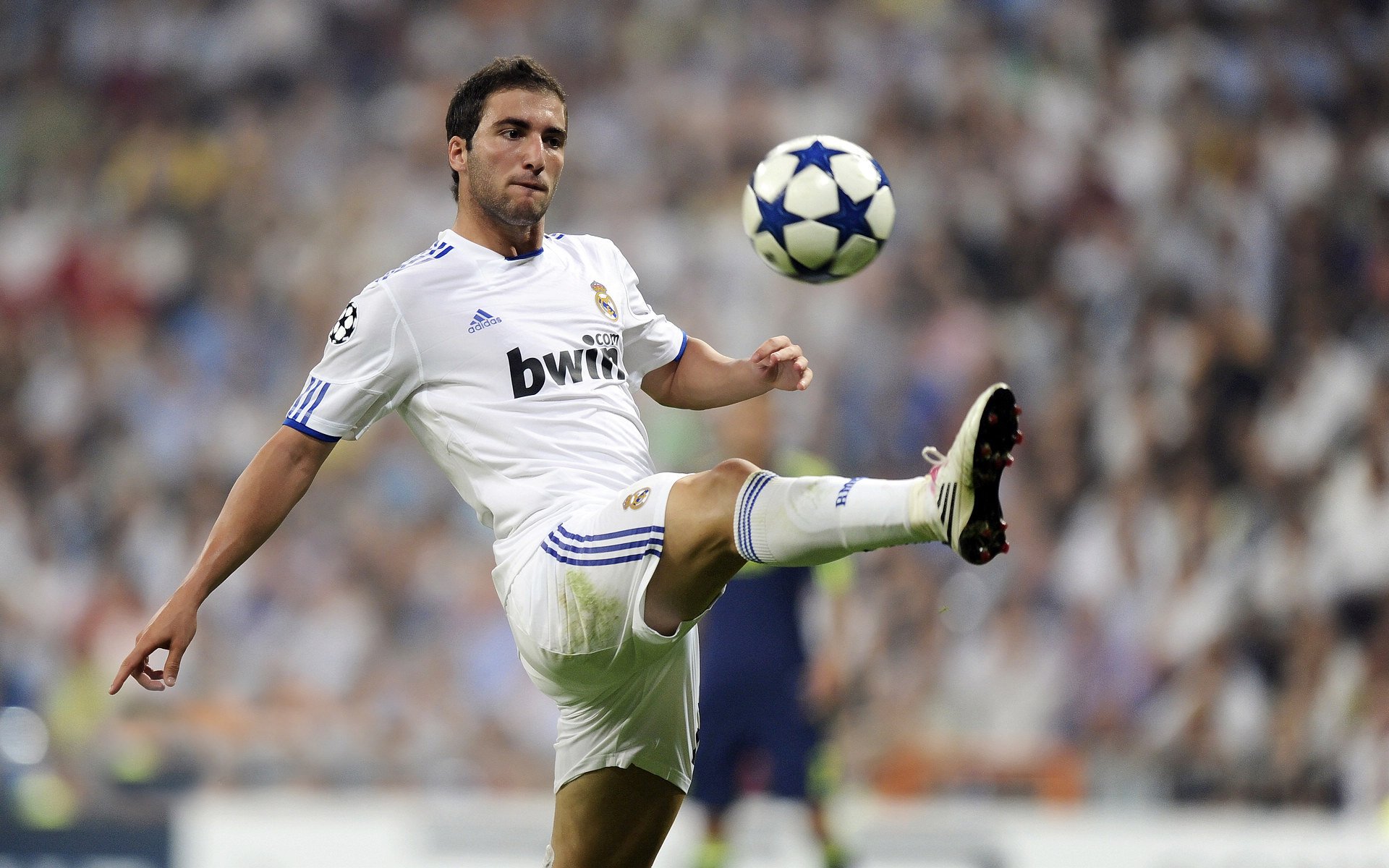 世界杯激战正酣，豪门对决引爆全球热潮，新星崛起改写格局_爱游